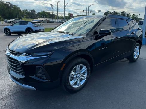 Used 2021 Chevrolet Blazer LT w/ Sound & Technology Package FWD image 4
