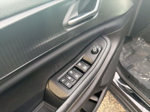 Certified 2025 Jeep Grand Cherokee Altitude image 3