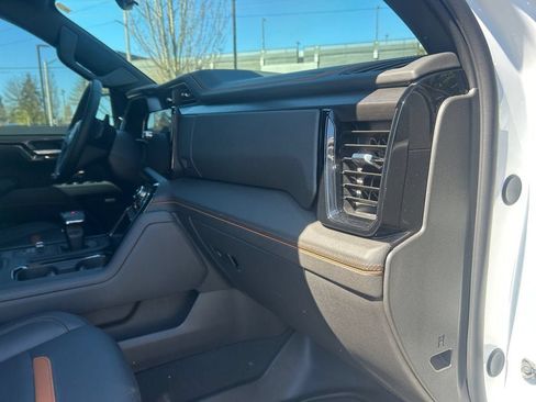 Used 2025 GMC Sierra 1500 AT4 w/ AT4 Premium Package AWD/4WD image 26