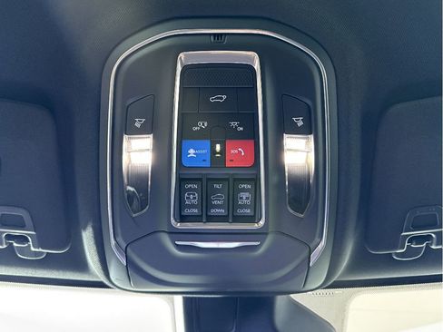 New 2025 Jeep Grand Cherokee L Limited w/ Black Appearance Package AWD/4WD image 33
