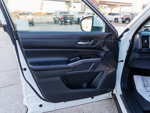 Used 2023 Nissan Pathfinder SL w/ Lighting Package (N92) image 39