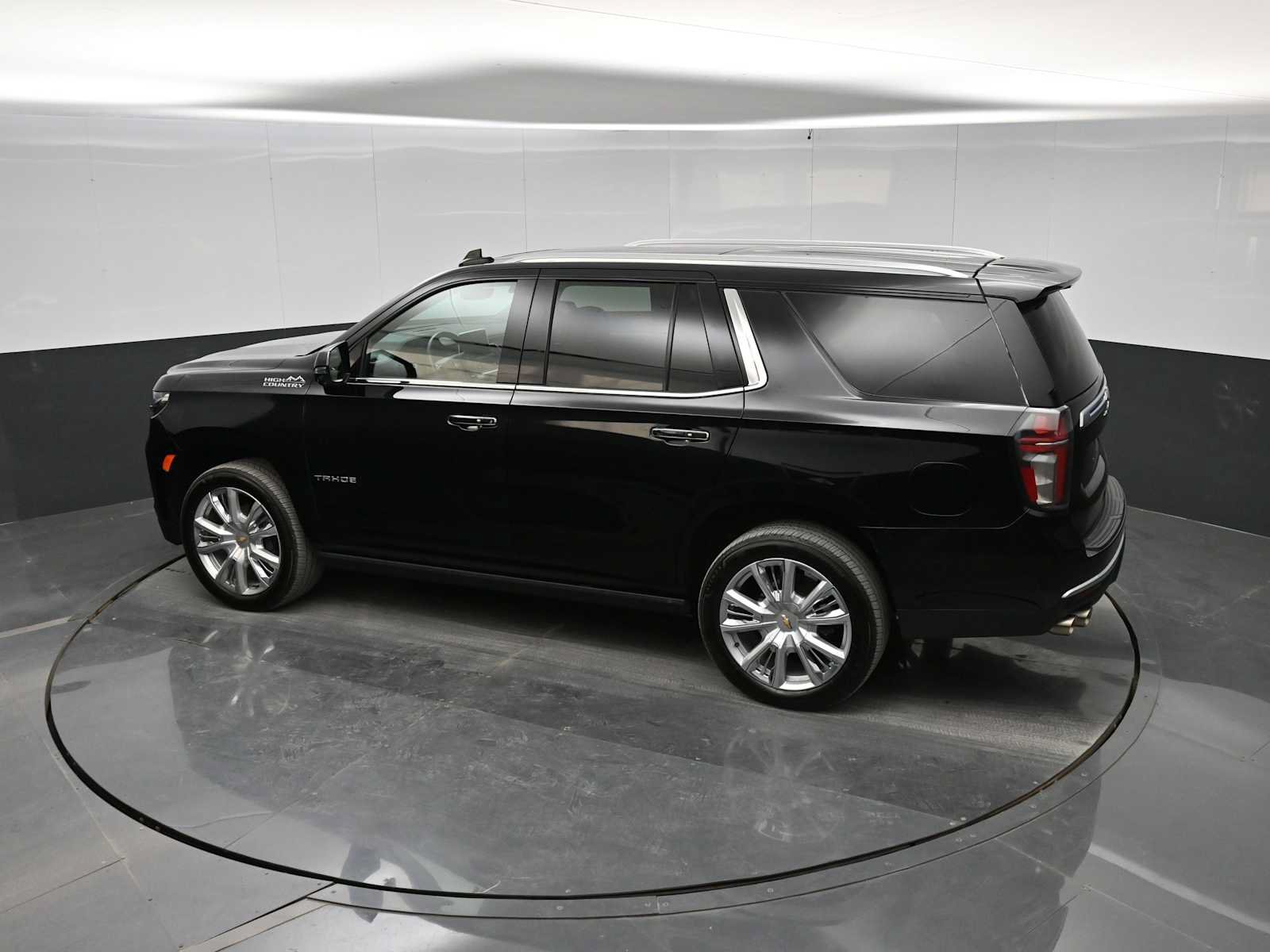 Used 2024 Chevrolet Tahoe High Country w/ Premium Package AWD/4WD image 28