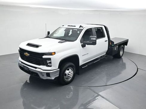 Used 2024 Chevrolet Silverado 3500 W/T image 40