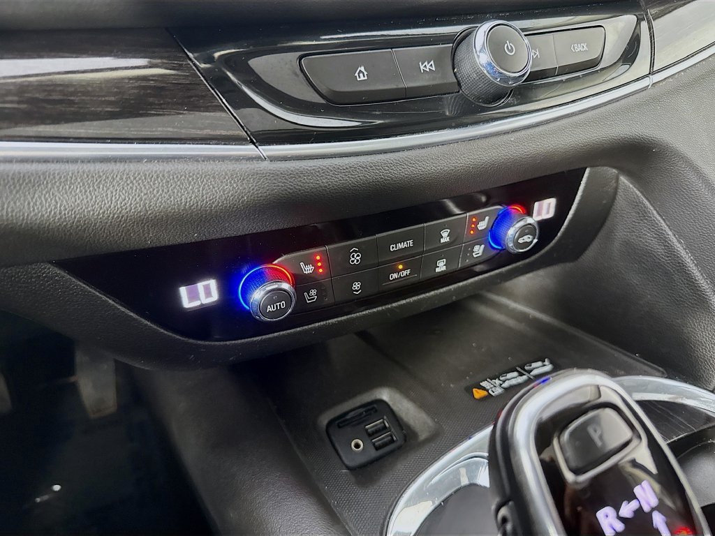 Used 2021 Buick Enclave Avenir w/ Avenir Technology Package AWD/4WD image 24