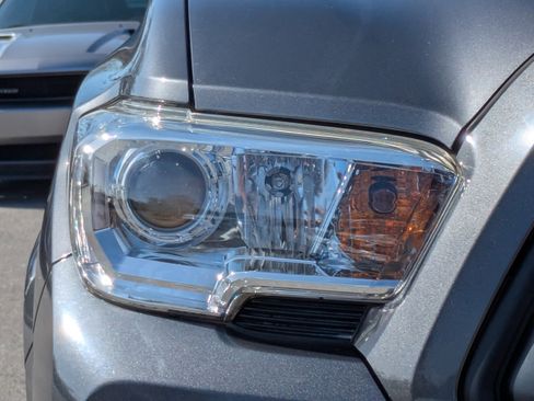 Used 2021 Toyota Tacoma SR w/ SR Convenience Package image 10