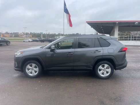 Used 2019 Toyota RAV4 XLE image 4