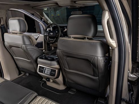 Used 2026 Ford F350 Platinum w/ Platinum Plus Package image 32