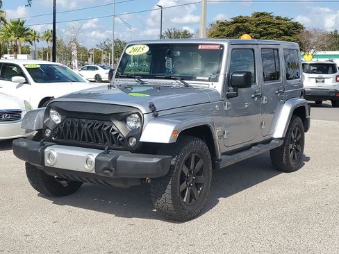 Used 2015 Jeep Wrangler Unlimited Sahara w/ Connectivity Group image 9