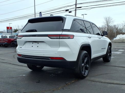 Certified 2023 Jeep Grand Cherokee Altitude image 3