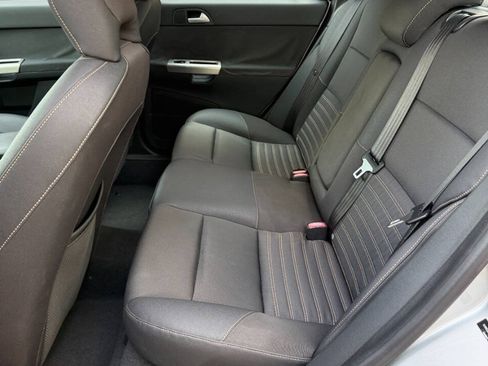Used 2009 Volvo S40 2.4i FWD image 13