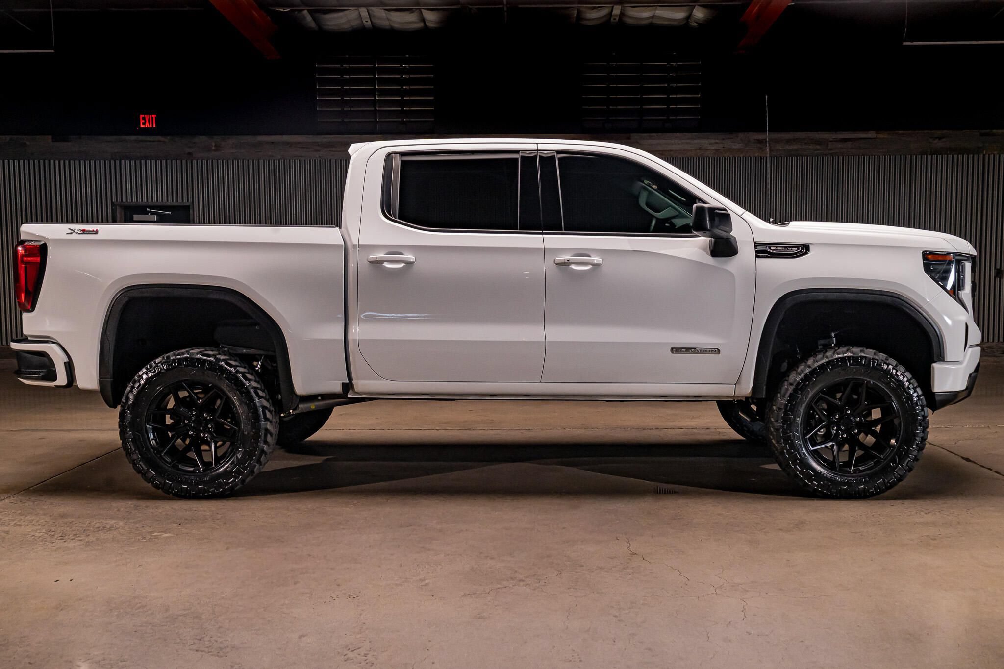 Used 2023 GMC Sierra 1500 Elevation w/ X31 Off-Road Package AWD/4WD image 11