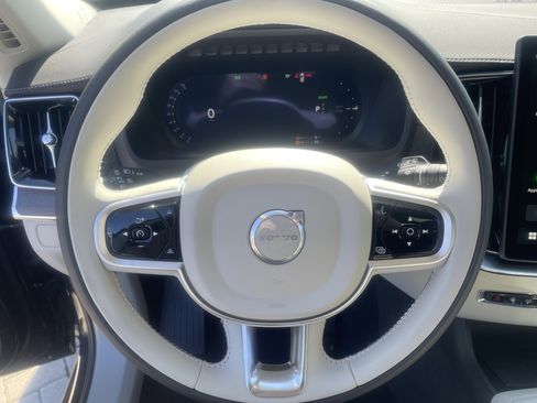 New 2026 Volvo XC90 T8 Ultra w/ Protection Package Premier image 18