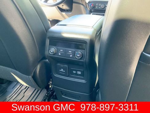 Used 2023 GMC Acadia SLT w/ Preferred Package AWD/4WD image 31