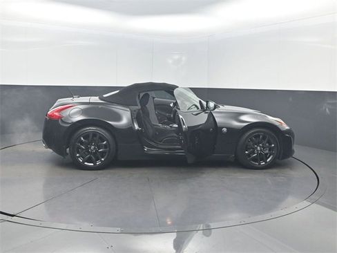 Used 2015 Nissan 370Z Roadster image 34