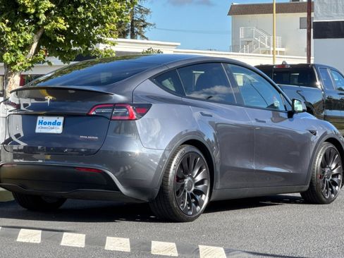 Used 2022 Tesla Model Y Performance AWD/4WD image 9