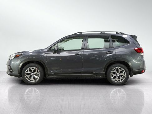 Used 2024 Subaru Forester Premium AWD/4WD image 2
