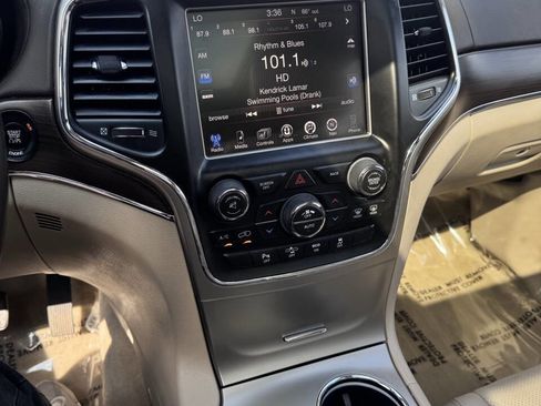 Used 2015 Jeep Grand Cherokee Overland w/ Advanced Technology Group image 26