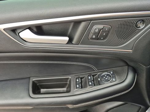 Used 2022 Ford Edge Titanium w/ Equipment Group 301A image 8