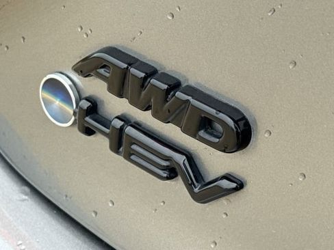 Used 2025 Toyota Camry SE w/ Convenience Package image 10