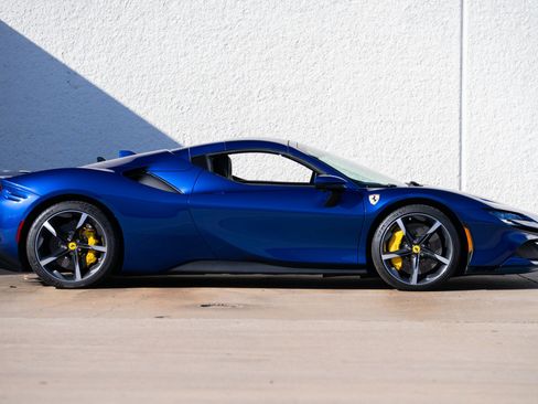 Used 2025 Ferrari SF90 Spider image 9
