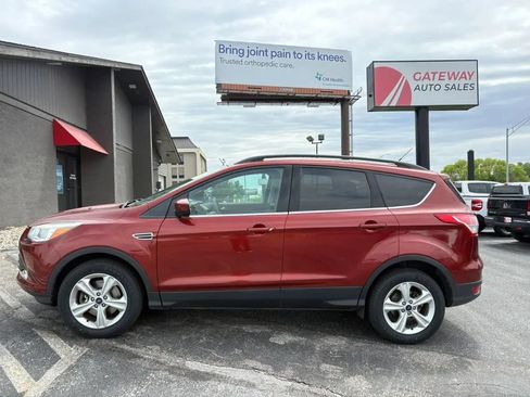 Used 2016 Ford Escape SE w/ Equipment Group 201A AWD/4WD image 2