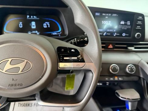 Certified 2025 Hyundai Elantra SE FWD image 20