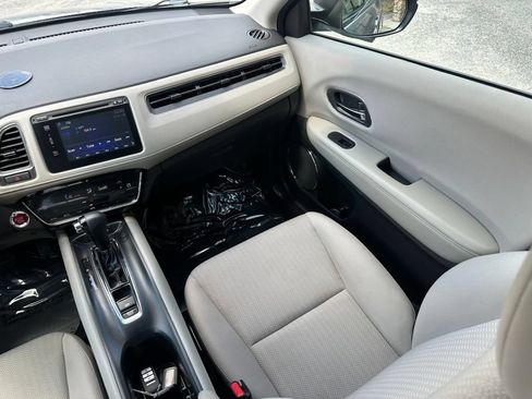 Used 2017 Honda HR-V EX image 29