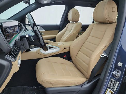 Used 2024 Mercedes-Benz GLS 450 4MATIC image 13