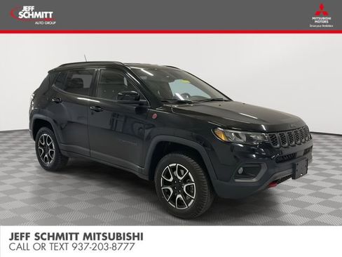 Used 2024 Jeep Compass Trailhawk AWD/4WD image 1