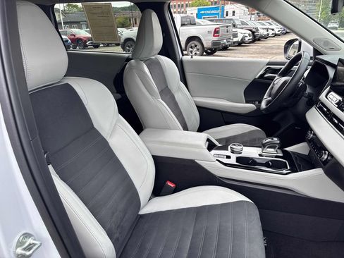 Used 2025 Mitsubishi Outlander SE AWD/4WD image 28