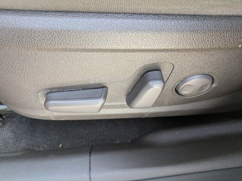 Used 2019 Hyundai Santa Fe SEL FWD image 18