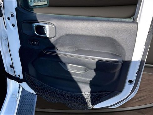 Used 2020 Jeep Wrangler Unlimited Sahara image 21