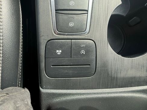 Used 2020 Ford Escape SEL image 22