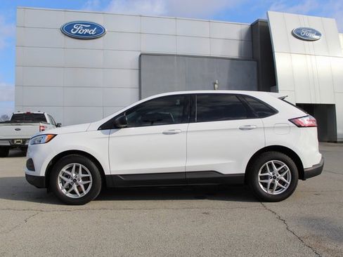 Used 2024 Ford Edge SE image 2
