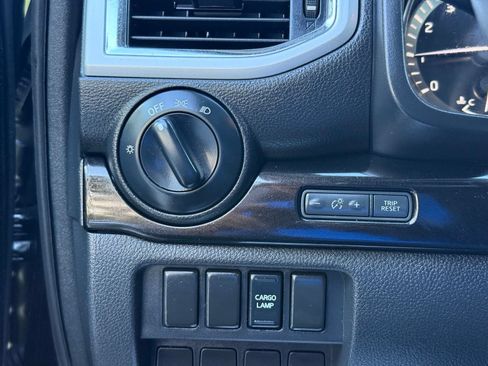 Used 2017 Nissan Titan SV RWD image 19