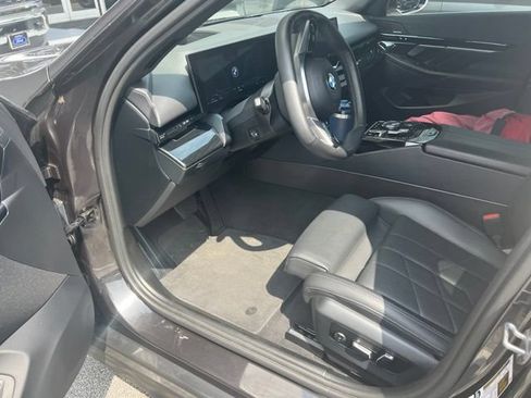 Used 2024 BMW 530i RWD image 6