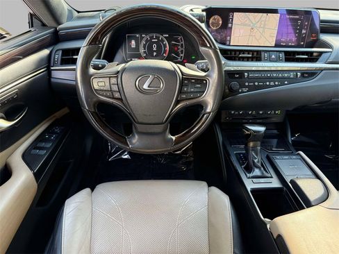 Used 2019 Lexus ES 350 Luxury w/ Accessory Package image 4
