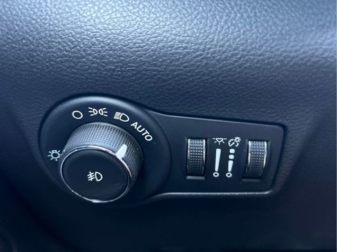 Certified 2022 Jeep Compass Latitude w/ Sun and Sound Group AWD/4WD image 25