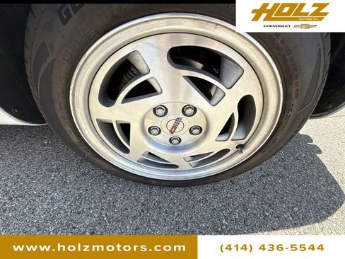 Used 1990 Chevrolet Corvette Convertible RWD image 28