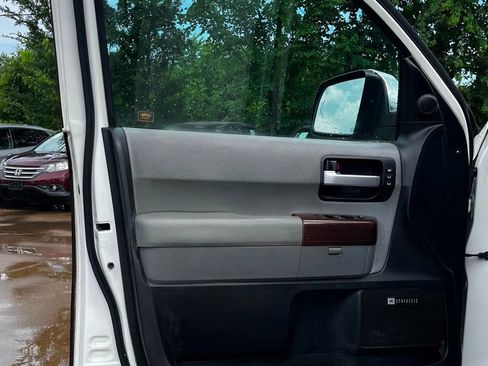 Used 2011 Toyota Sequoia Platinum RWD image 14
