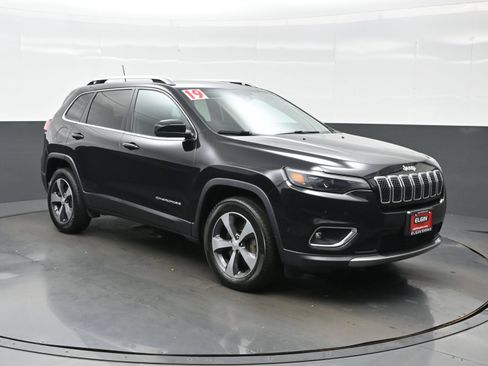 Used 2019 Jeep Cherokee Limited w/ Luxury Group AWD/4WD image 8