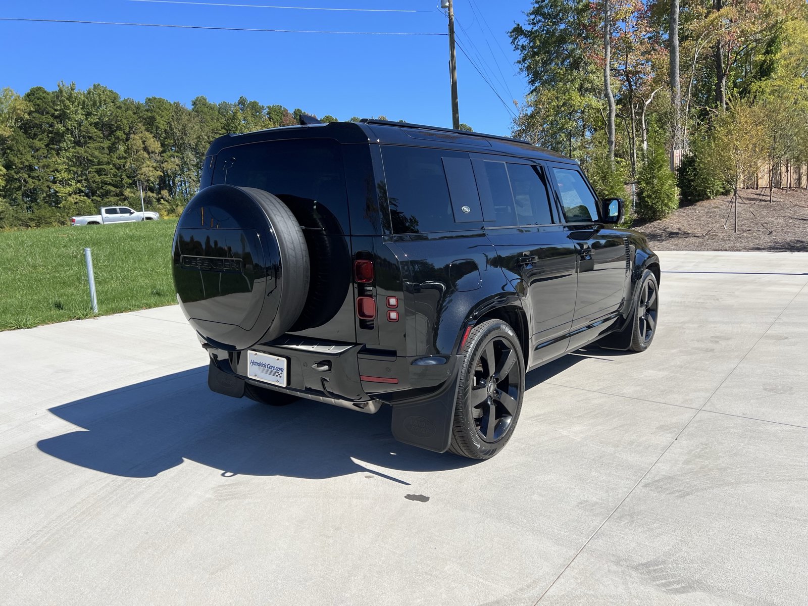 Used 2024 Land Rover Defender 110 X-Dynamic SE AWD/4WD image 8