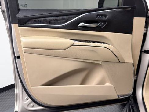 Used 2021 Cadillac Escalade ESV Premium Luxury AWD/4WD image 13