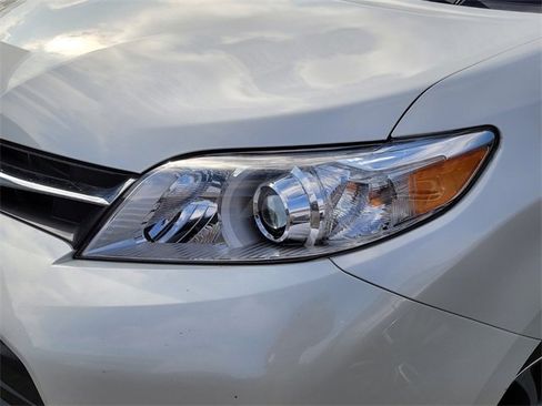 Used 2020 Toyota Sienna XLE image 10