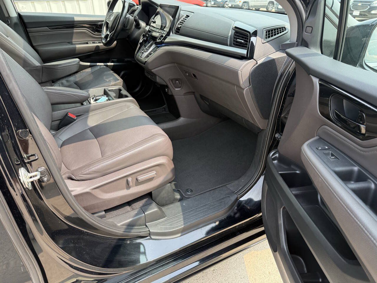 Used 2018 Honda Odyssey Elite image 12