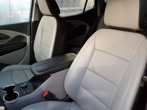 Used 2024 GMC Terrain SLT FWD image 11