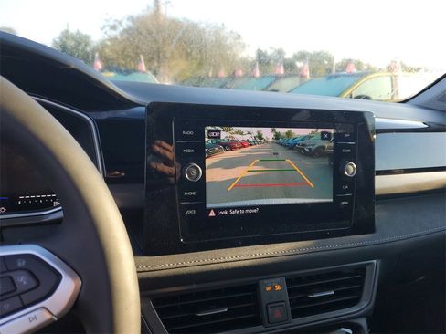 New 2025 Volkswagen Taos SE image 11