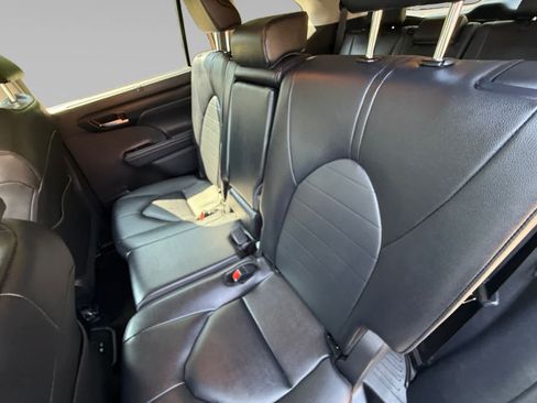 Used 2025 Toyota Highlander XLE AWD/4WD image 22