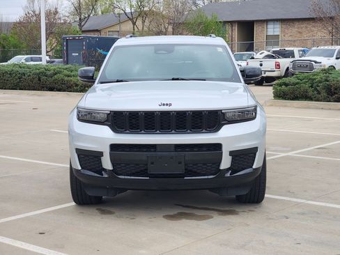 Used 2024 Jeep Grand Cherokee L Altitude image 2