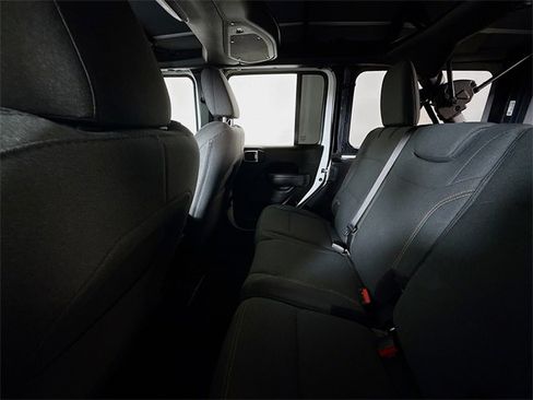 Used 2025 Jeep Wrangler Sport S image 9